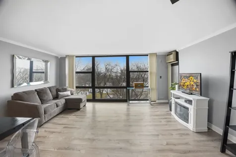 2605 South Indiana Avenue Chicago IL 60616