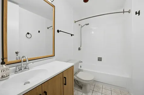 2605 South Indiana Avenue Chicago IL 60616