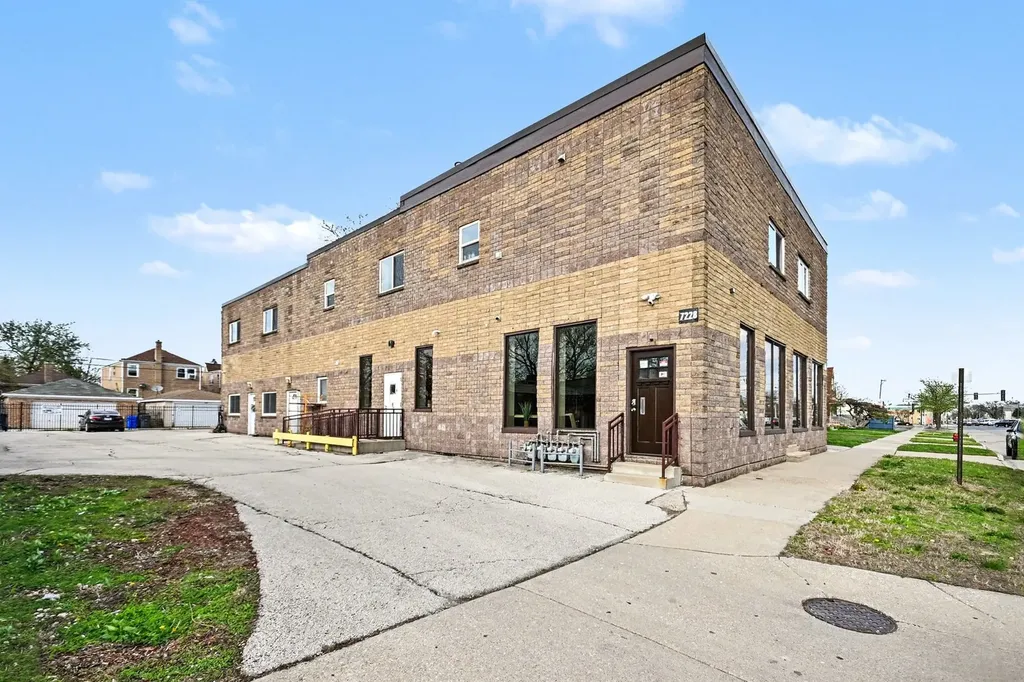 7228 39TH Street Lyons IL 60534