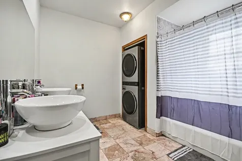 7228 39TH Street Lyons IL 60534