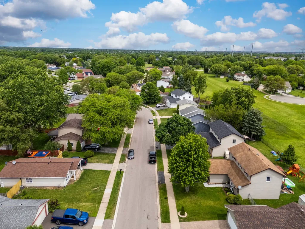 970 Camden Lane Aurora IL 60504