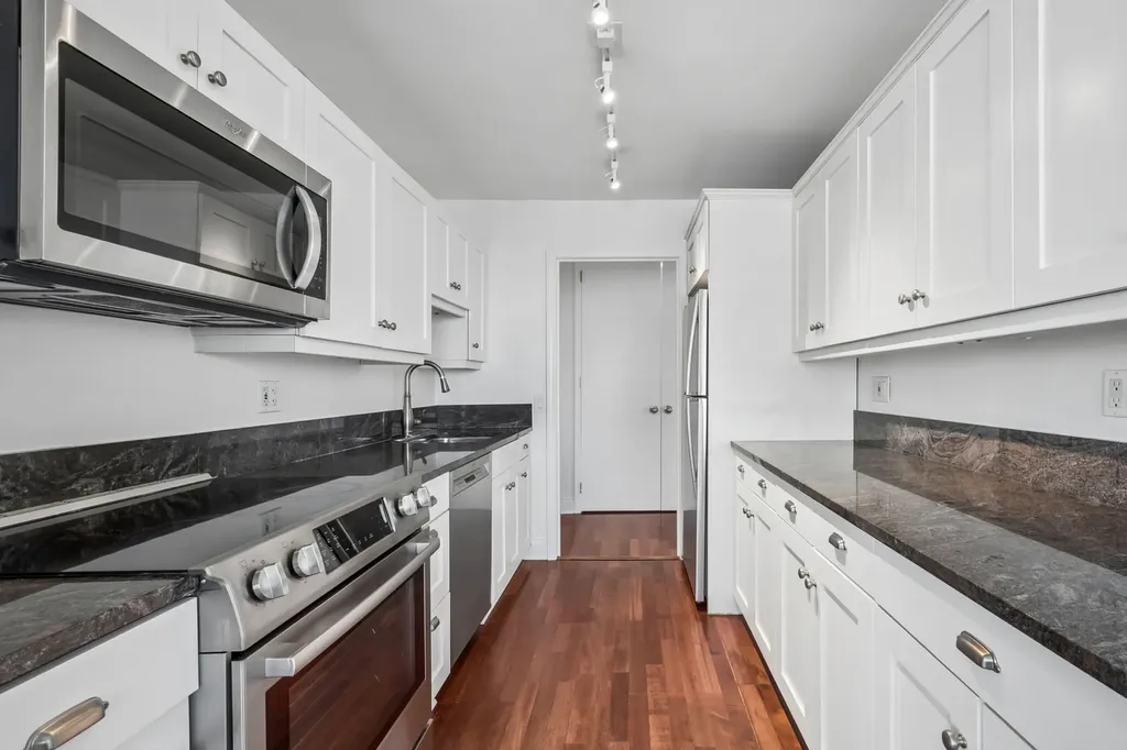 1560 North Sandburg Terrace Chicago IL 60610