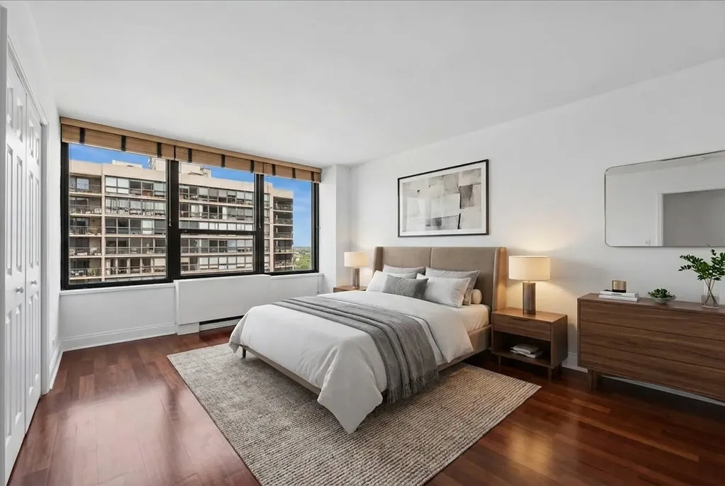 1560 North Sandburg Terrace Chicago IL 60610