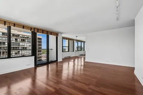 1560 North Sandburg Terrace Chicago IL 60610