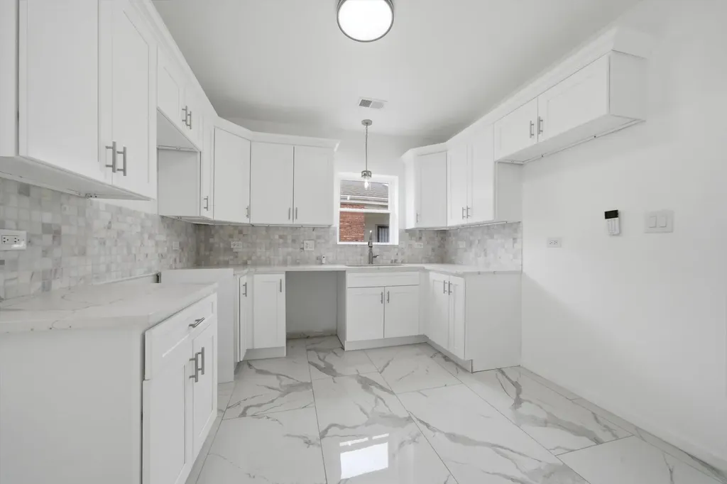 7845 South Union Avenue Chicago IL 60620
