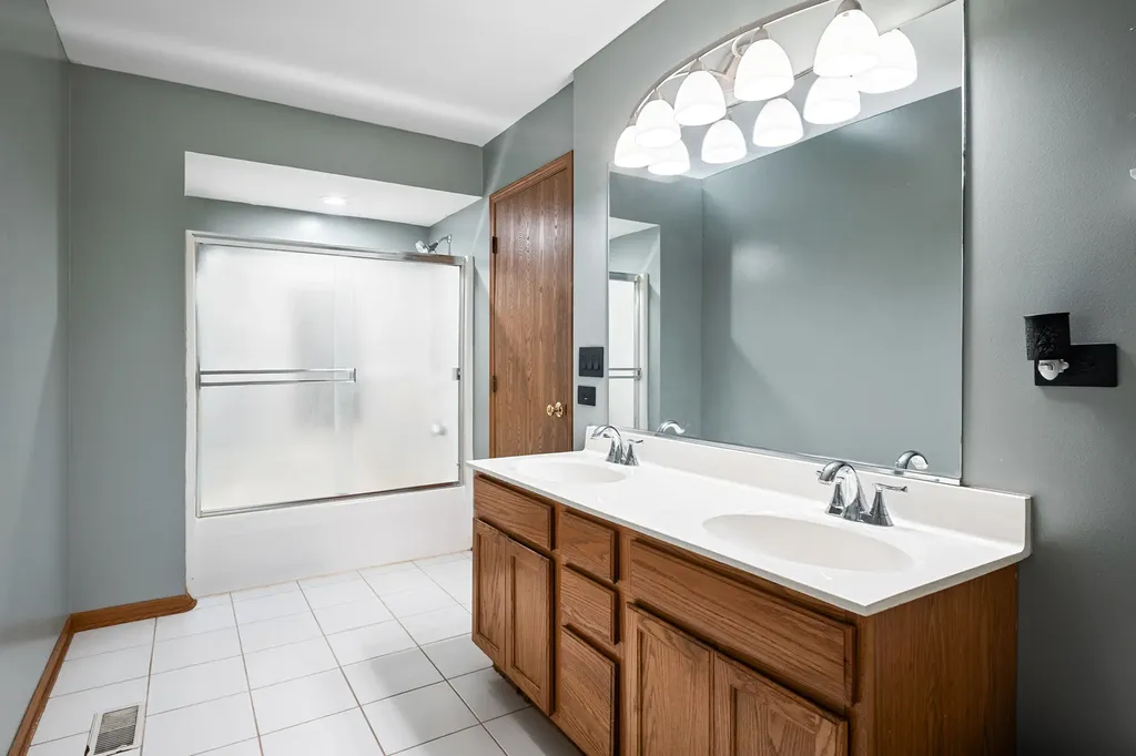 16017 West Iroquois Drive Lockport IL 60441