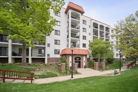 475 Plum Creek Drive Wheeling IL 60090