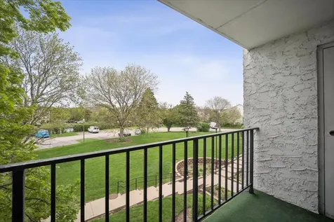 475 Plum Creek Drive Wheeling IL 60090