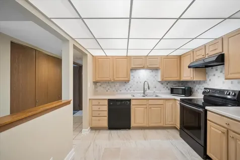 475 Plum Creek Drive Wheeling IL 60090