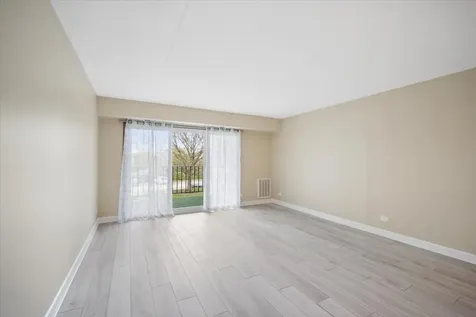475 Plum Creek Drive Wheeling IL 60090