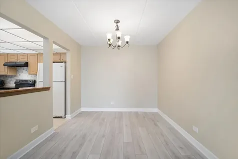 475 Plum Creek Drive Wheeling IL 60090