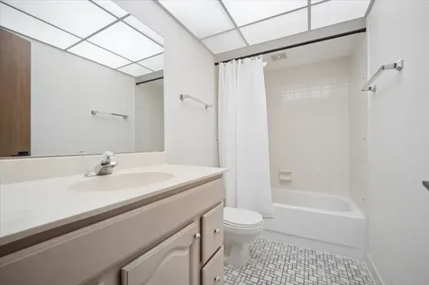 475 Plum Creek Drive Wheeling IL 60090