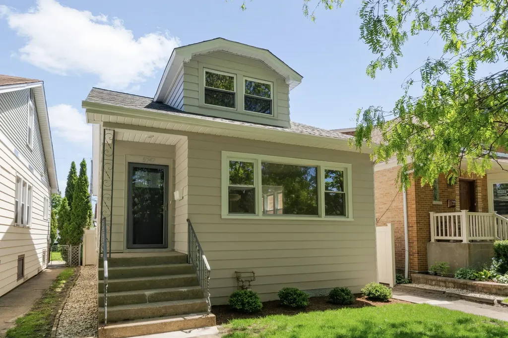 5747 North Melvina Avenue Chicago IL 60646