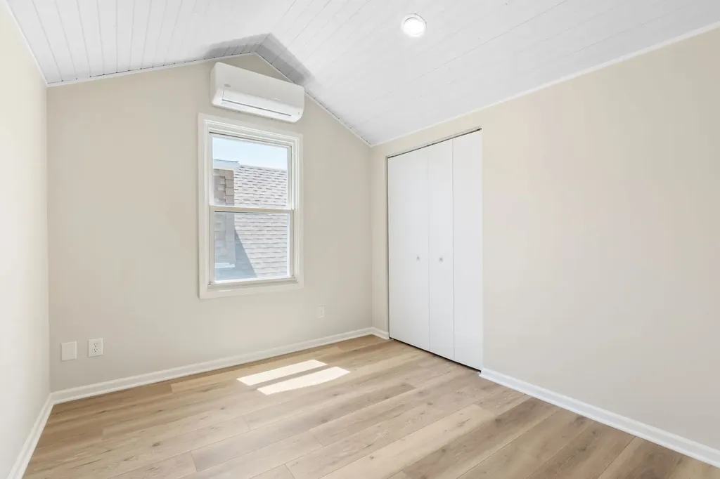 5747 North Melvina Avenue Chicago IL 60646
