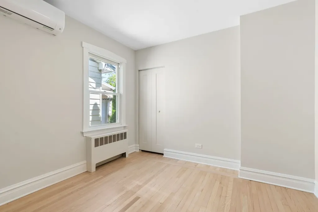 5747 North Melvina Avenue Chicago IL 60646