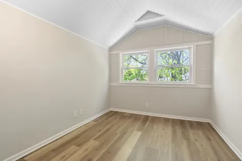 5747 North Melvina Avenue Chicago IL 60646