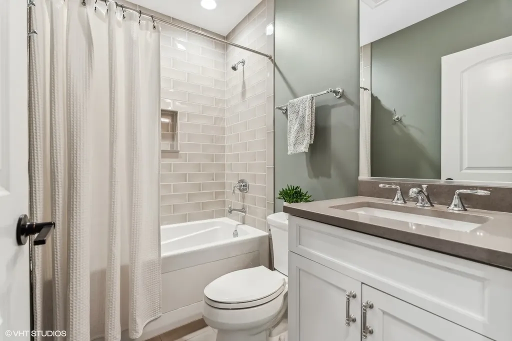 1165 West Eddy Street Chicago IL 60657