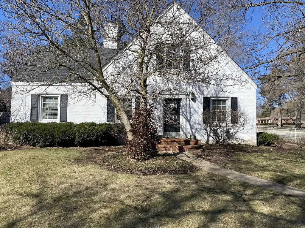 240 South Mchenry Avenue Crystal Lake IL 60014