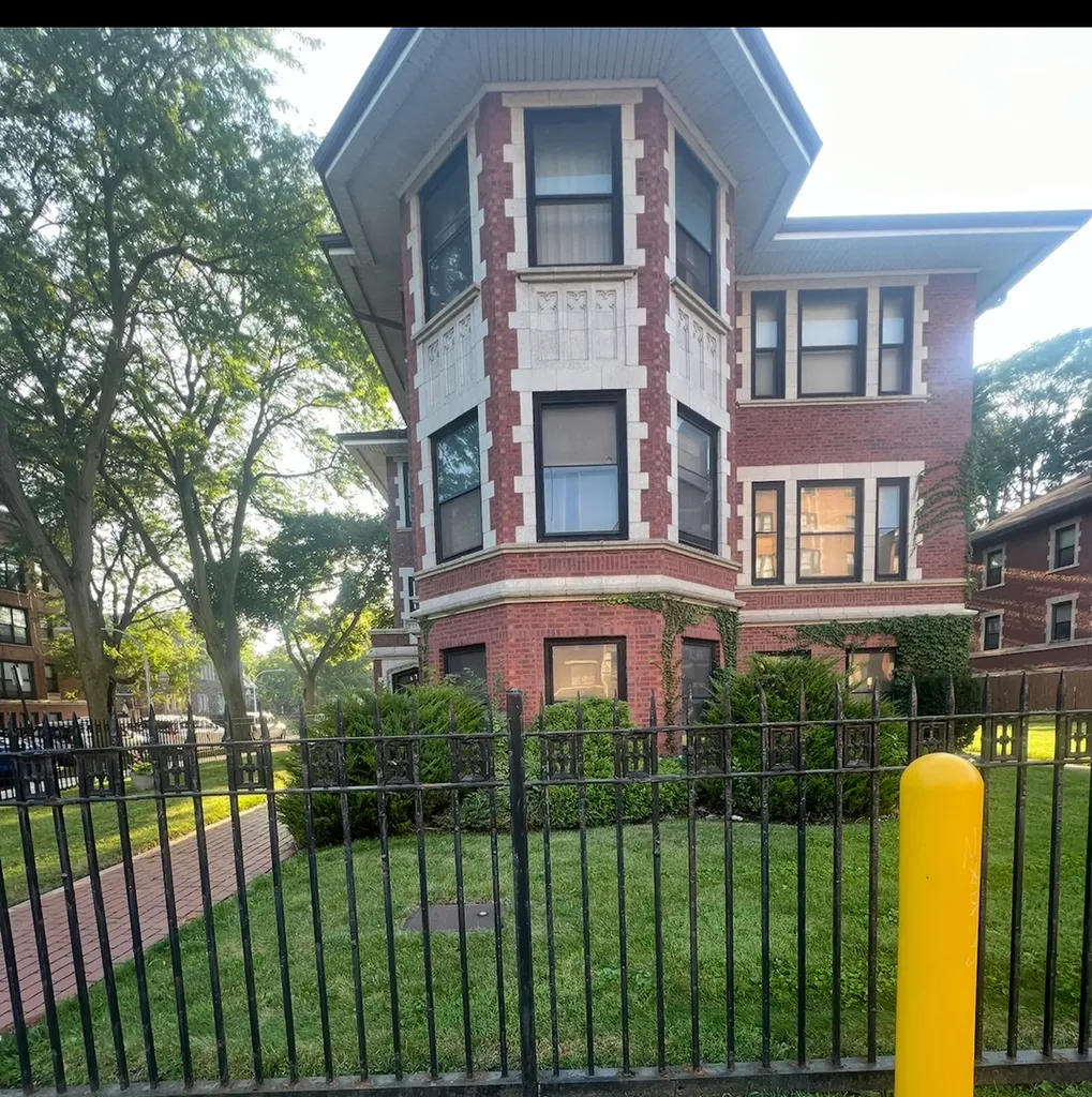 6758 South Jeffery Boulevard Chicago IL 60649
