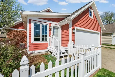 6 Hedgerow Court Monticello IL 61856