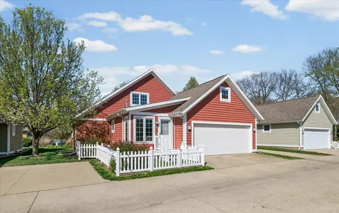 6 Hedgerow Court Monticello IL 61856