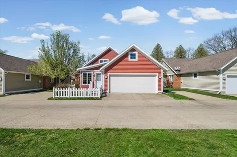 6 Hedgerow Court Monticello IL 61856