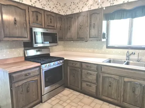 8 Hawthorne Drive Oswego IL 60543