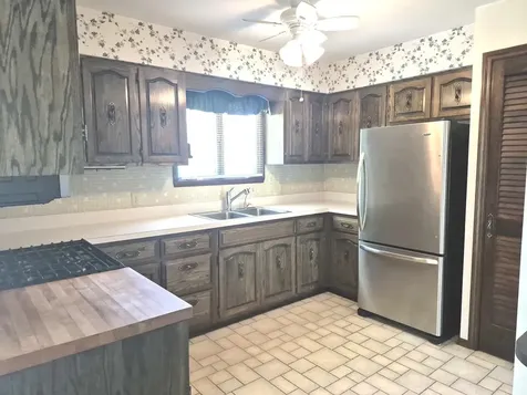 8 Hawthorne Drive Oswego IL 60543