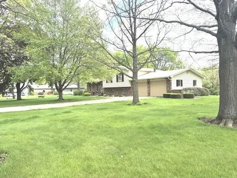 8 Hawthorne Drive Oswego IL 60543