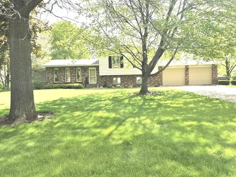 8 Hawthorne Drive Oswego IL 60543
