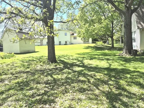 8 Hawthorne Drive Oswego IL 60543