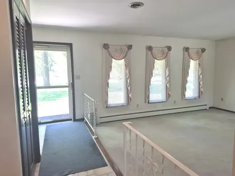 8 Hawthorne Drive Oswego IL 60543