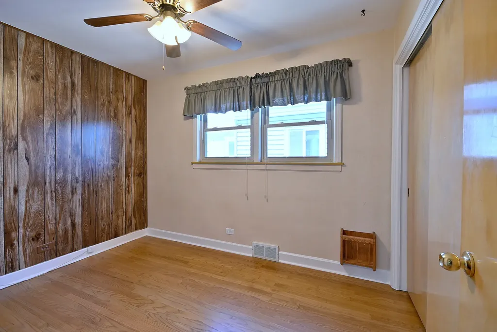 5036 Crain Street Skokie IL 60077