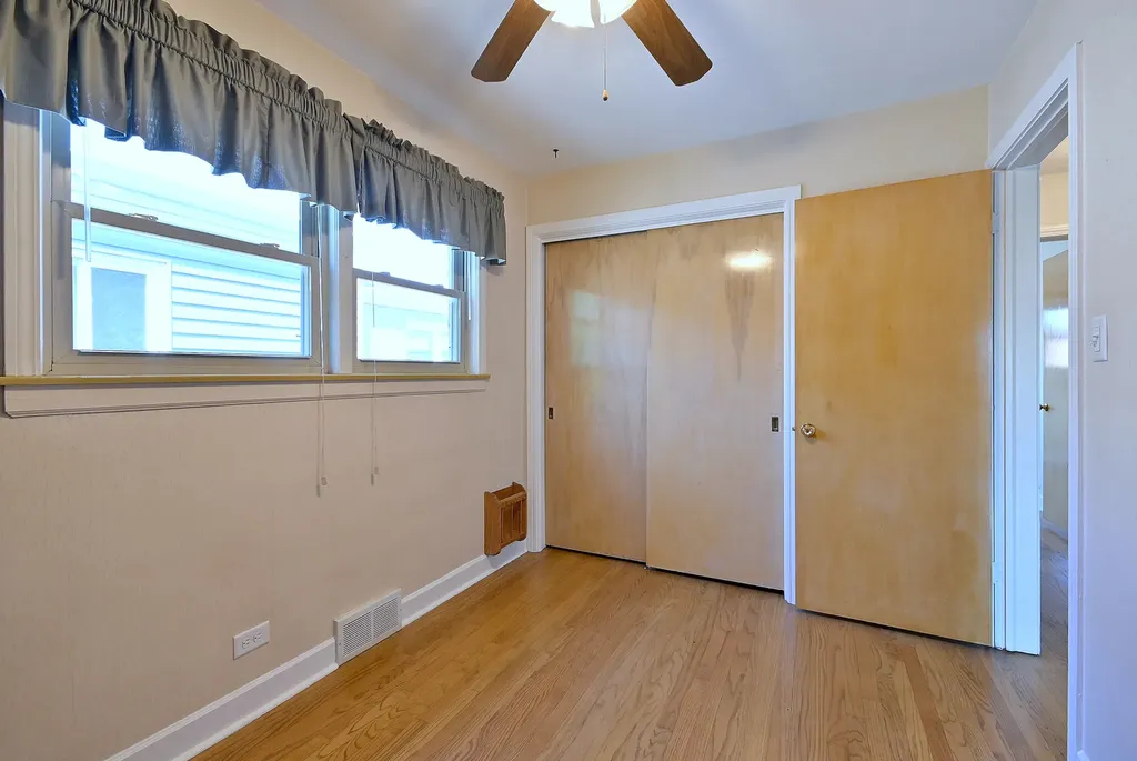 5036 Crain Street Skokie IL 60077