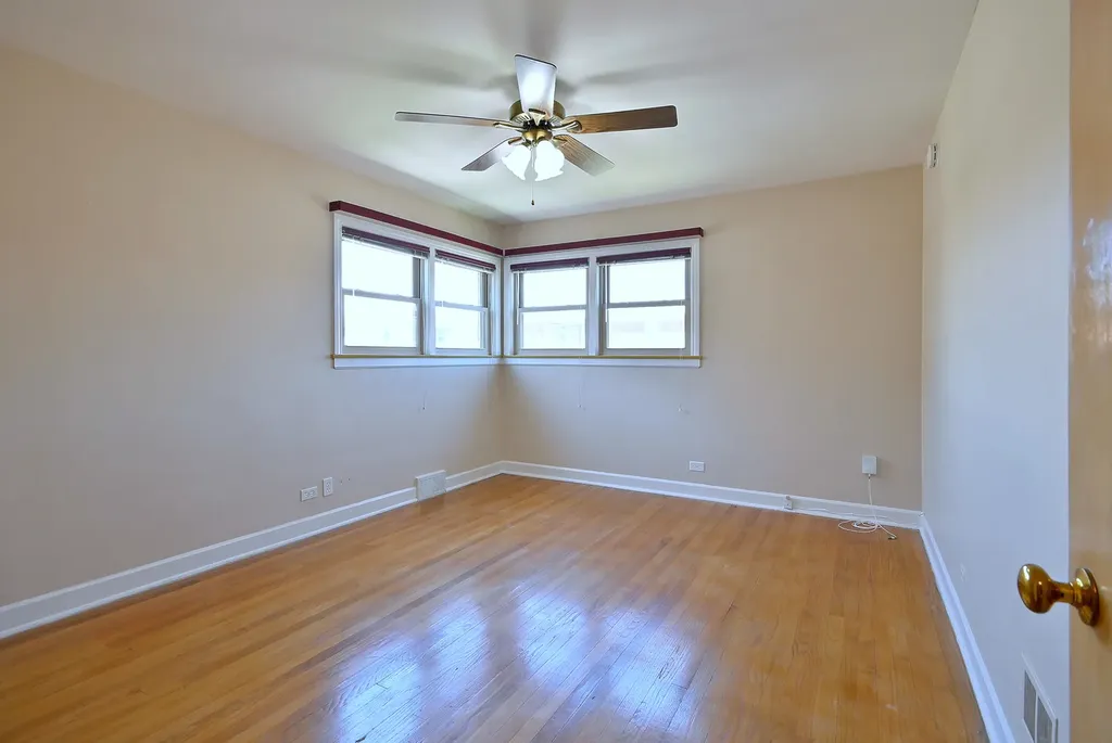 5036 Crain Street Skokie IL 60077