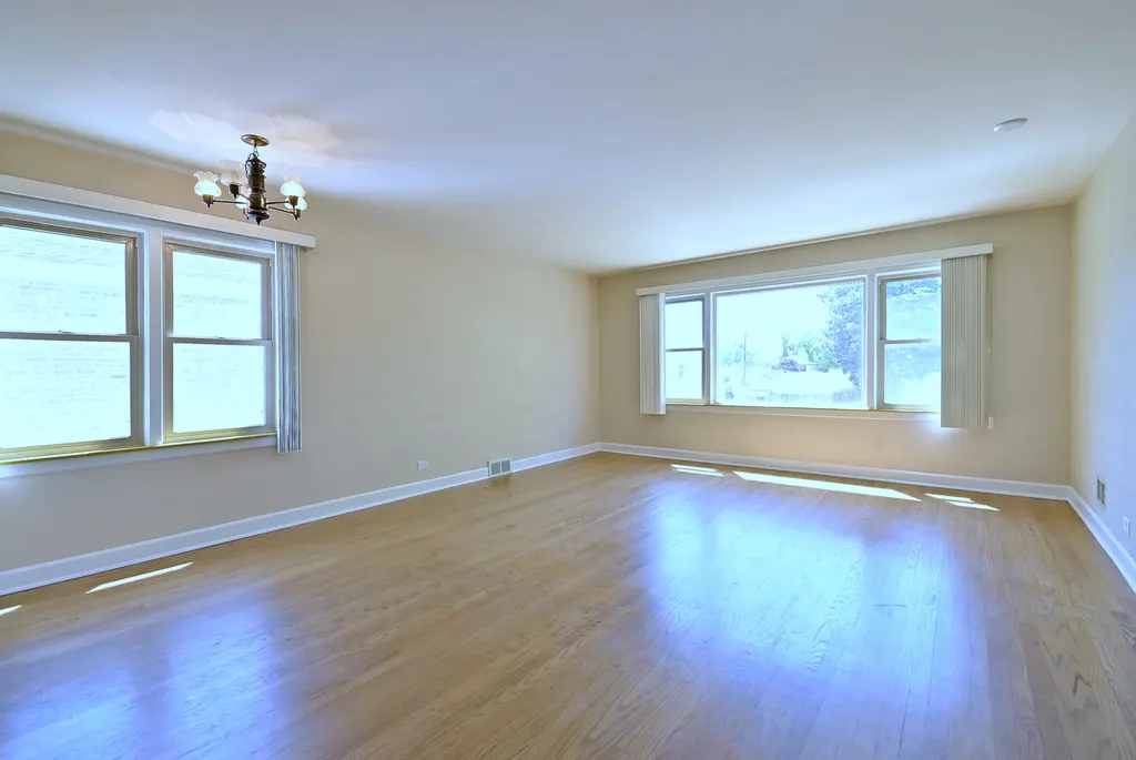 5036 Crain Street Skokie IL 60077