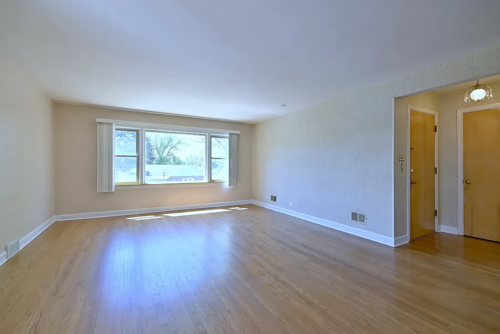5036 Crain Street Skokie IL 60077