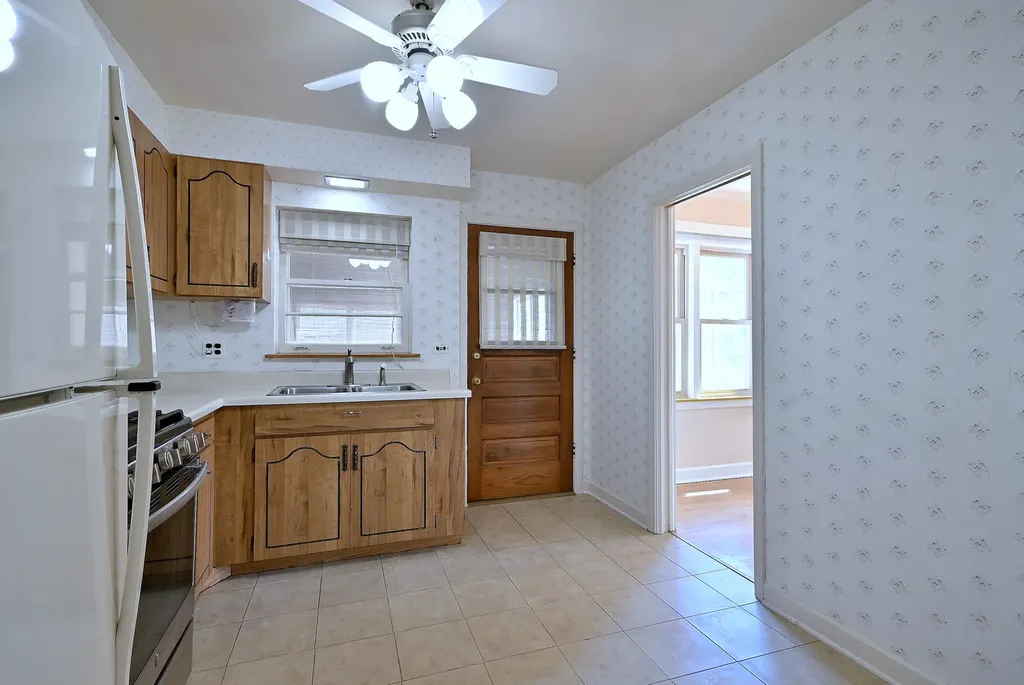 5036 Crain Street Skokie IL 60077
