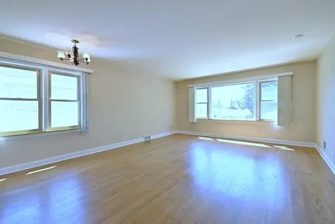 5036 Crain Street Skokie IL 60077