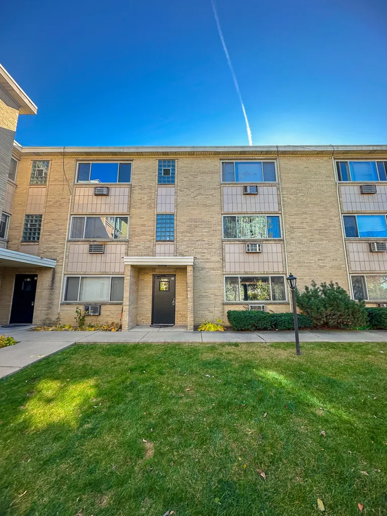 7019 North Ridge Boulevard Chicago IL 60645