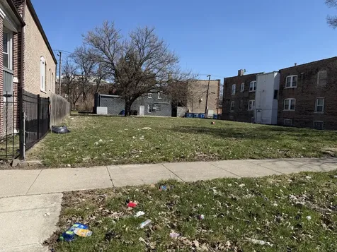 6951 South Carpenter Street Chicago IL 60621