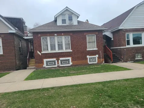 9230 South Saginaw Avenue Chicago IL 60617
