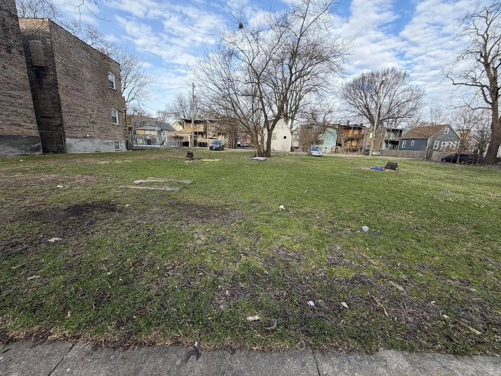5734 South Carpenter Street Chicago IL 60621
