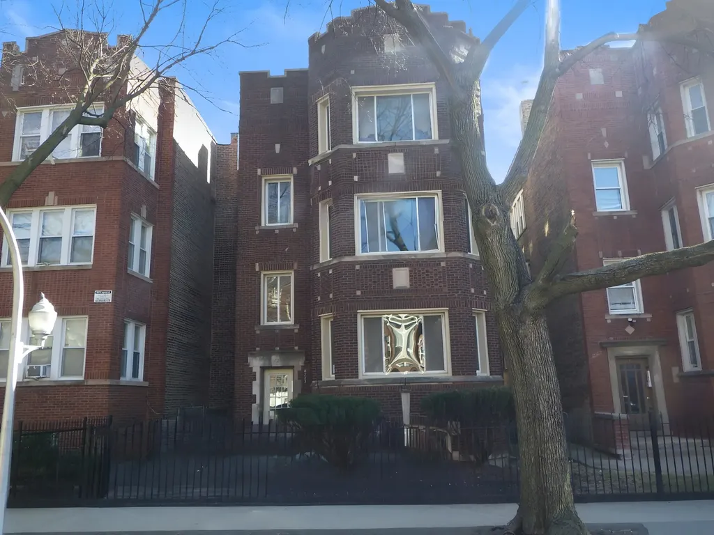 8223 South Ingleside Avenue Chicago IL 60619