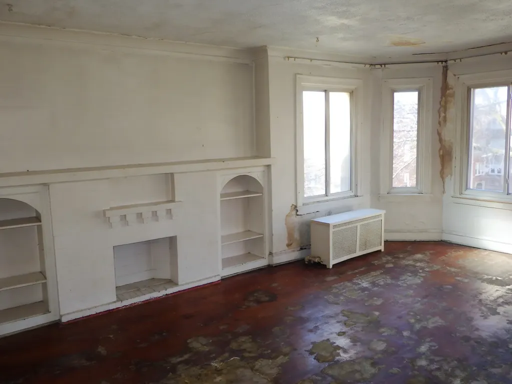 8223 South Ingleside Avenue Chicago IL 60619