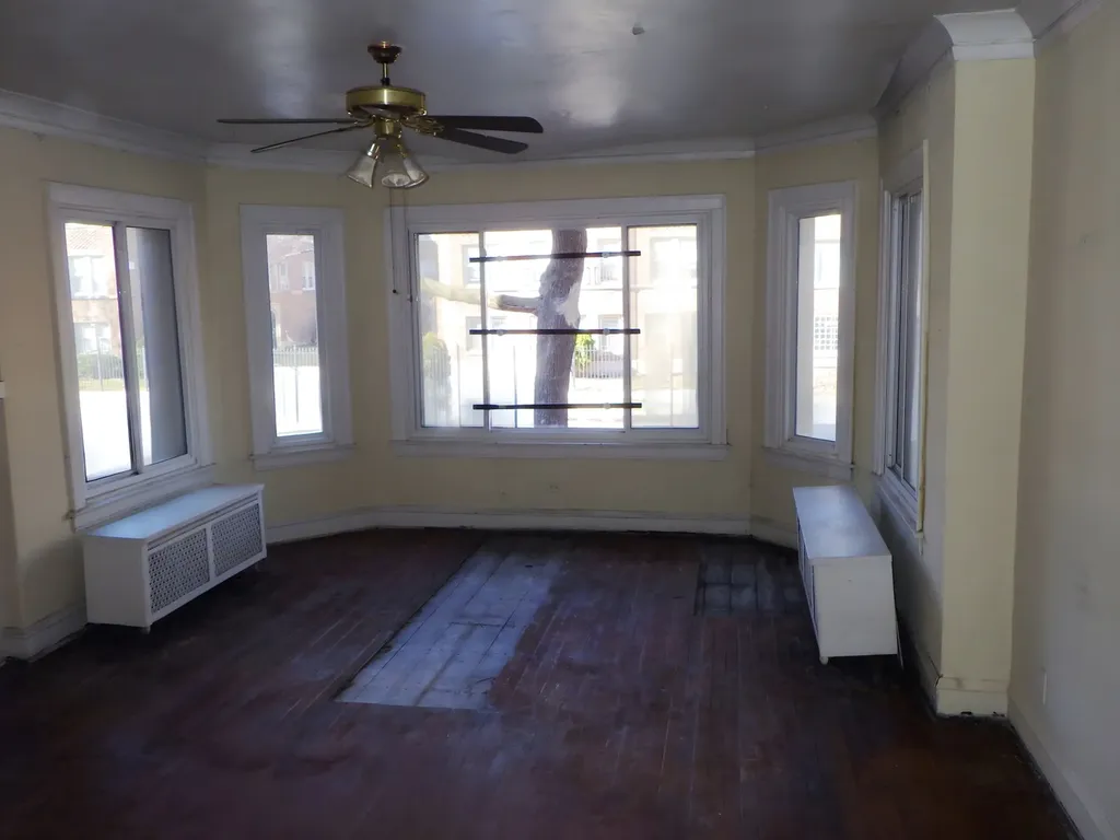 8223 South Ingleside Avenue Chicago IL 60619