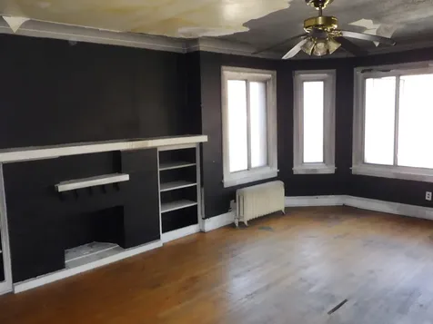 8223 South Ingleside Avenue Chicago IL 60619