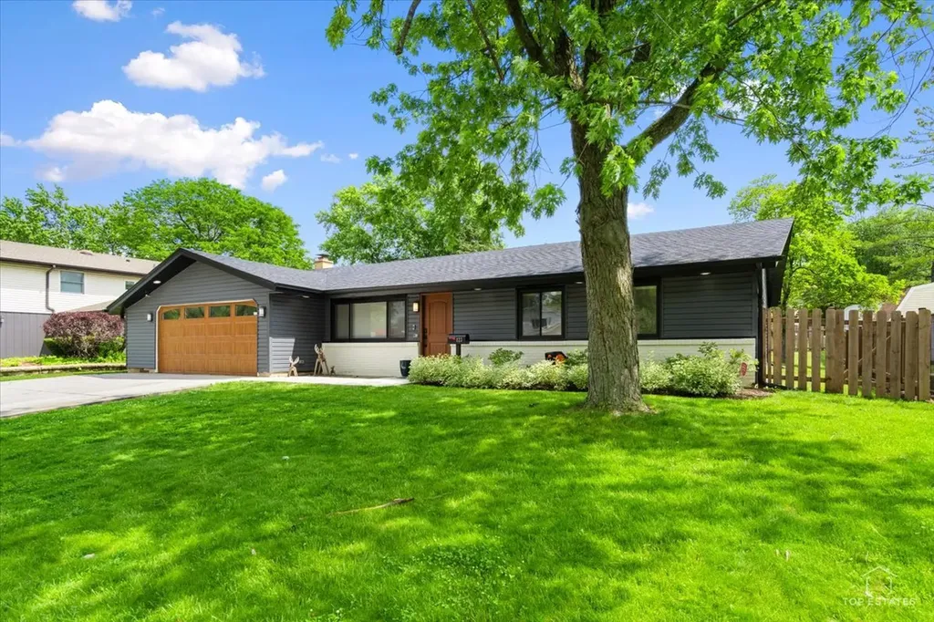 823 Georgean Lane Schaumburg IL 60193