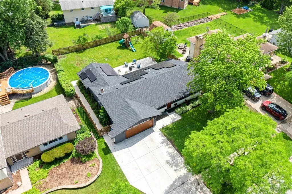 823 Georgean Lane Schaumburg IL 60193