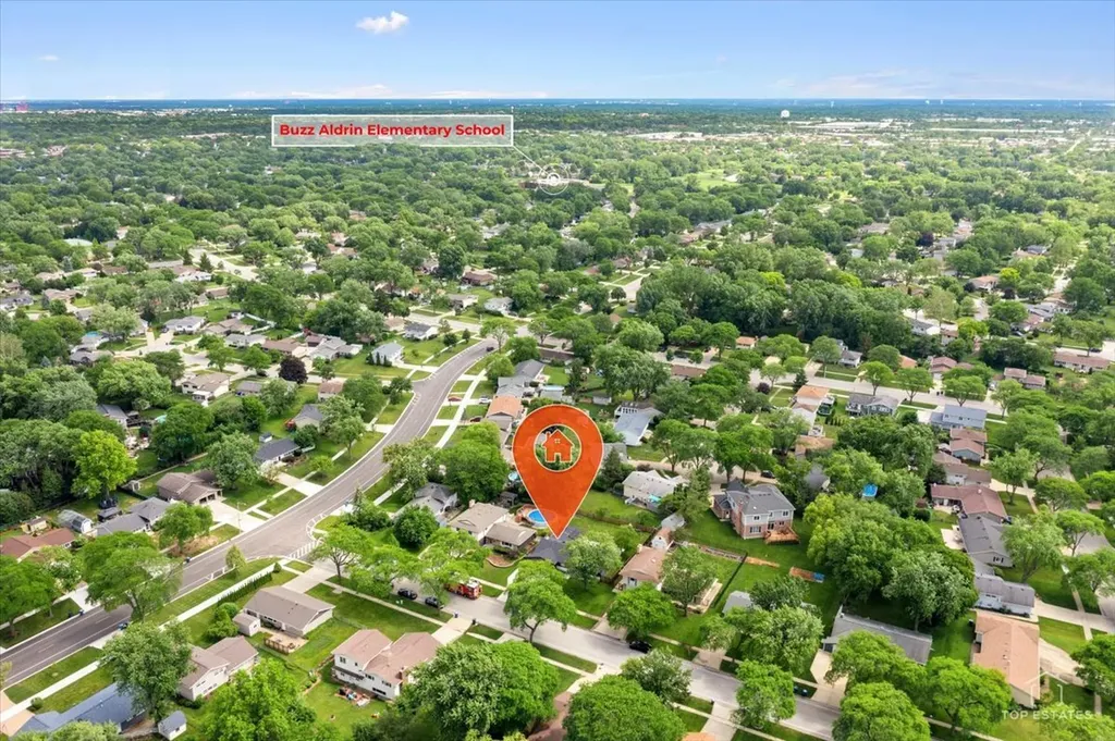 823 Georgean Lane Schaumburg IL 60193